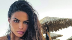 HOT IZDANJE NAŠE MANEKENKE Skinula se i pravila bezobrazne poze, a onda zumirala da joj se vidi intima, šokantno! (FOTO)