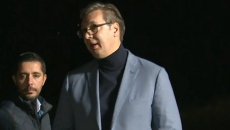 KONAČNO, ĐILASOVCI NAŠLI SLABU TAČKU PREDSEDNIKU List "Danas":  Vučić nosi rolku, a ne kapu!