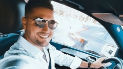 POČEO SAM DA GA GURAM, OTEO MI JE MIKROFON Ljuba Perućica se pokačio s klavijaturistom na nastupu, nastao haos!