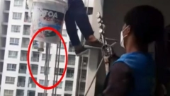 MOLERI JEDVA PREŽIVELI! Žena se razbesnela i odlučila da preseče uže radnicima na 26. spratu! (VIDEO)