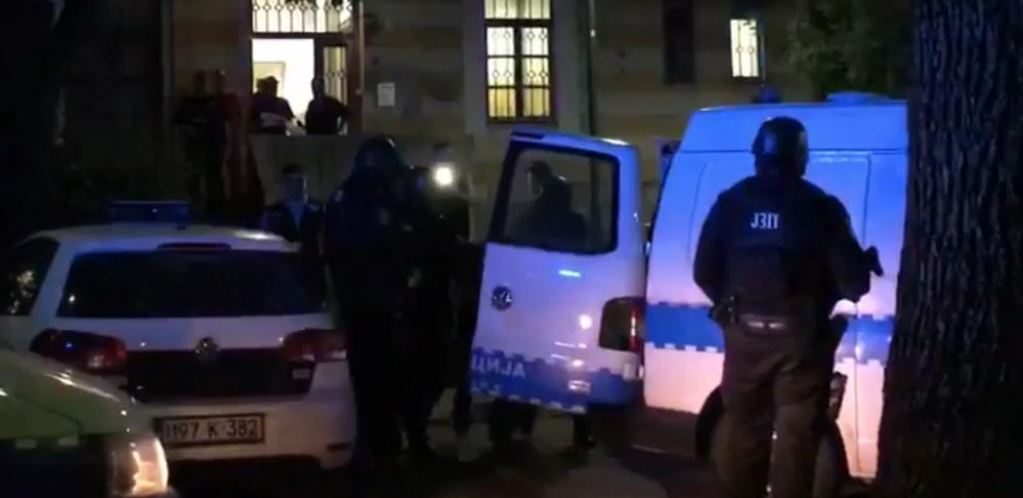 OPLJAČKANA POSLOVNICA LUTRIJE BiH U SARAJEVU Pljačkaši oteli novac i novčanike, povređene dve osobe!