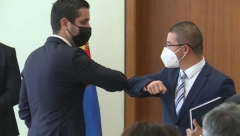 ZNAČAJAN PROJEKAT Momirović uručio delegaciji Kine građevinsku dozvolu za deonicu pruge Beograd-Budimpešta