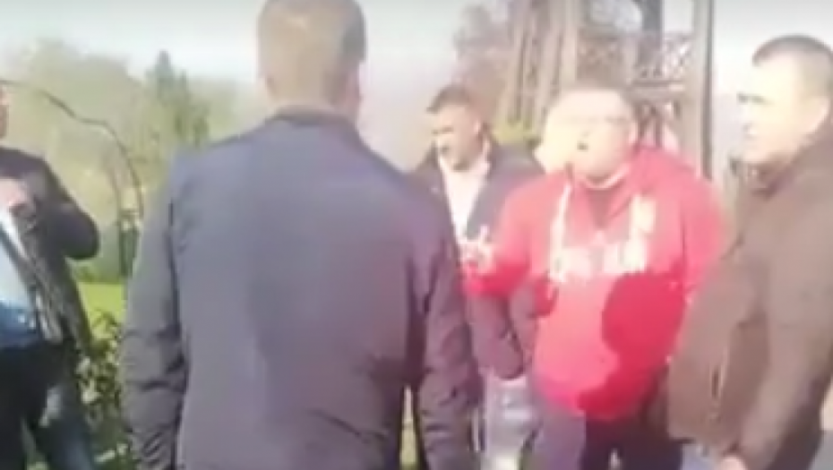 NAROD TERA ZELENOVIĆA IZ LOZNICE Šta ćeš ti ovde? Ti si izgubio na svim nivoima! (VIDEO)