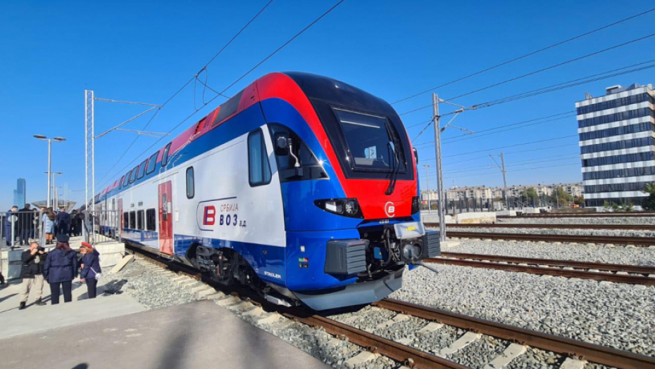 PRELOMNI TRENUTAK U ISTORIJI ŽELEZNICE Ovako izgleda voz koji je danas stigao u Srbiju (FOTO)