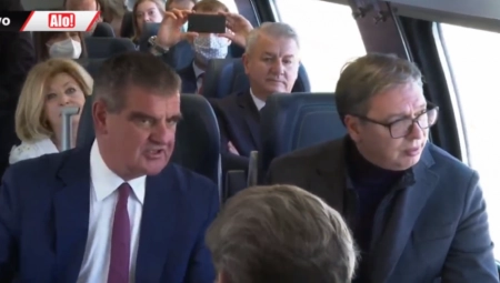 "SEĆAŠ LI SE, MILUTINE?" Vučić se u toku probne vožnje u jednom trenutku okrenuo - Bajke ste pričali...