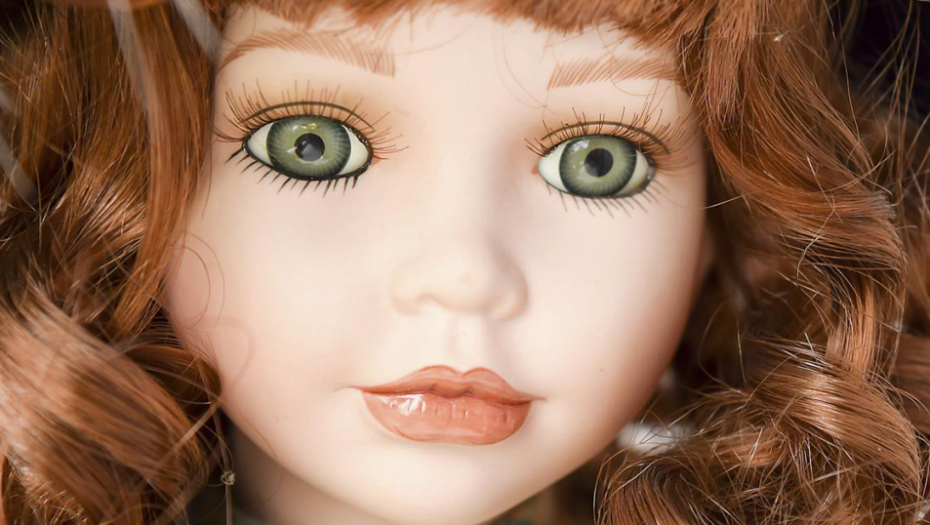 LEDILA IM SE KRV I ŽILAMA! Po noći budilo ih je jezivo pevanje dečje pesmice, nisu ni slutili šta je uzrok kolektivnog košmara