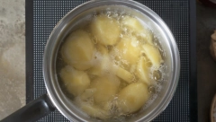 Ako je bacate, grešite! Voda u kojoj se kuvao krompir ima široku primenu