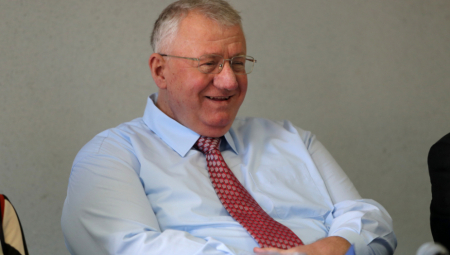 VIC DANA Došao Vojislav Šešelj na šišanje i pita ga frizer da li voli Hrvate i Bosance...