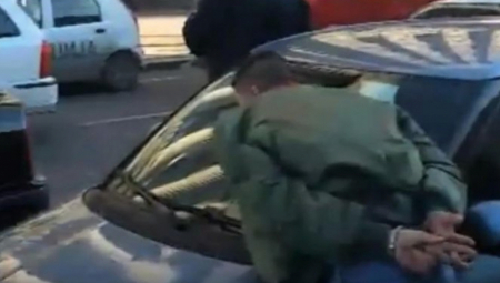 POLICIJA MUNJEVITO REAGOVALA Isključeni vozači iz saobraćaja zbog nasilničke vožnje