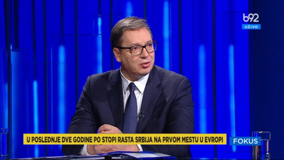 VUČIĆ IZVADIO JEDAN PAPIR Predsednik saopštio važne vesti za građane Srbije