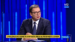 VUČIĆ IZVADIO JEDAN PAPIR Predsednik saopštio važne vesti za građane Srbije