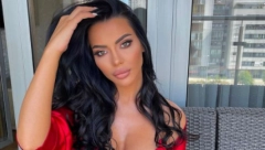 HELENA TOPALOVIĆ KAO ŠERON STOUN! Pozirala u kratkoj zelenoj haljini, istakla noge u prvi plan i raspametila pratioce!