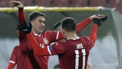 NA OSTRVU SE RASPISALI, SLAVNI TRENER JASAN Dovedite mi Srbina!