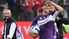 SVET MU SE KLANJA Vlahović prestigao Mesija i Benzemu, nije ni čudo što za njega nude desetine miliona evra!