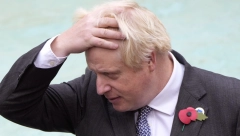 BRITANSKI PREMIJER U OSTAVCI LETEO BORBENIM AVIONOM Boris Džonson kaže - to je isto kao vođenje stranke (VIDEO)