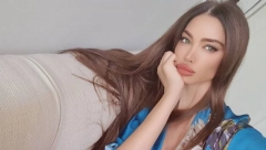 MUŠKARCIMA NEĆE BITI DOBRO KAD OVO VIDE! Soraji spala haljina, pa sevnule gole grudi