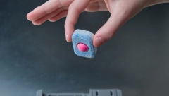 PAMETAN TRIK KOJI SVAKO TREBA DA ZNA Stavite tabletu za pranje sudova u tuš kabinu, efekat će vas oduševiti