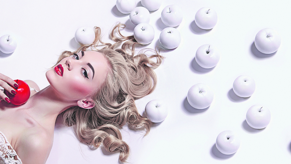 TREND ZA KOJIM SU SVI POLUDELI: Ajlajter je u modi, naučite ovu novu tehniku u šminkanju!