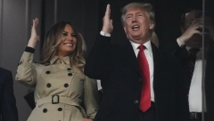 TRENUTAK VREDAN PAŽNJE Isplivao šokantan snimak Donalda i Melanije Tramp, na njenom licu se vidi koliko joj se suprug gadi!