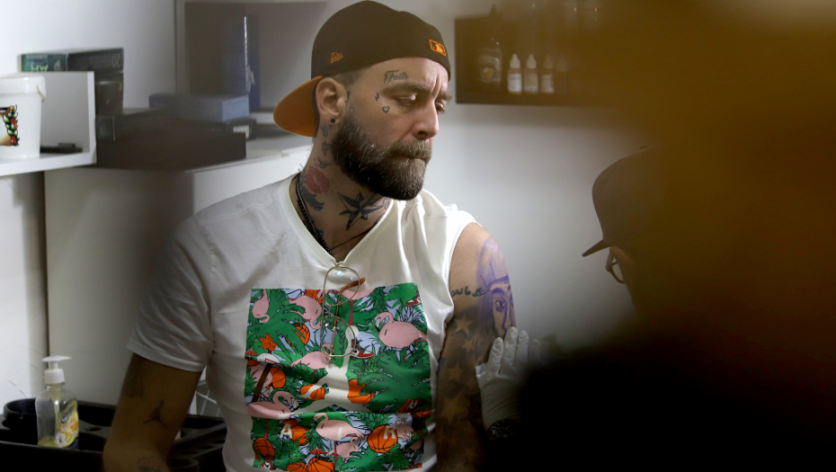 ON JE TATIN SIN Bivši zadrugar brutalno udario na Zvezdana Slavnića, izneo neverovatne tvrdnje