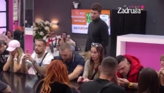 VIDEO SAM KO TE JE PLAĆAO NAPOLJU! Novi vođa udario na moral ove zadrugarke, otkrio sve o njenoj skandaloznoj prošlosti pre Zadruge i žestoko ponizio!