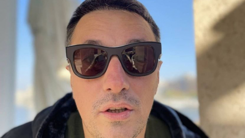 FOTOGRAFIJA ANDRIJE MILOŠEVIĆA IZ MLAOSTI HIT JE NA DRUŠTVENIM MREŽAMA! Glumac u potpuno drugačijem izdanju, malo ko bi ga prepoznao, a evo sa kim ga upoređuju (FOTO)