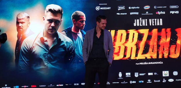 SVE OČI SU BILE UPRTE U NJU! Miloš Biković prvi put u javnosti sa novom devojkom, bavi se potpuno drugačijim poslom, a izgleda brutalno dobro!