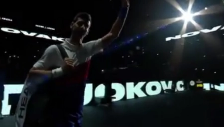 TAKO SE POŠTUJE NAJVEĆI SVIH VREMENA! Nole nikad moćnije ušao na meč, sve je pucalo od efekata! (VIDEO)