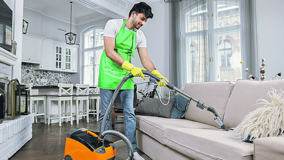 ODLOŽITE USISIVAČ, OVAJ PREDMET ČISTI 10 PUTA BOLJE: Dlake i prašina nestaju bez traga, a ne košta ništa