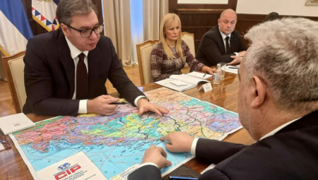 VUČIĆ I KRIVOKAPIĆ PRAVE PLAN Pred njima mapa Balkana i samo jedan cilj