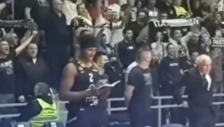 OVO JE ODUŠEVILO "GROBARE"! Dok hala "gori", Lidej iz sveske čita reči omiljene pesme navijača crno-belih!