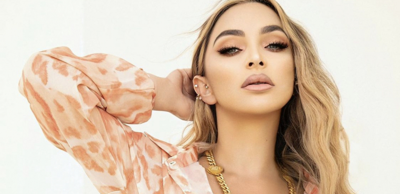 MAJA POZIRA SA STOMAKOM DO ZUBA Pevačica raspametila izgledom u uskoj haljini, broji sitno do porođaja, a fanovima je poslala jasnu poruku!