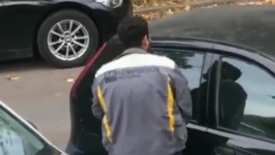 POJAVIO SE BOLESTAN SNIMAK NA MREŽAMA Manijak vreba devojke na Voždovcu i samozadovoljava se! (VIDEO)