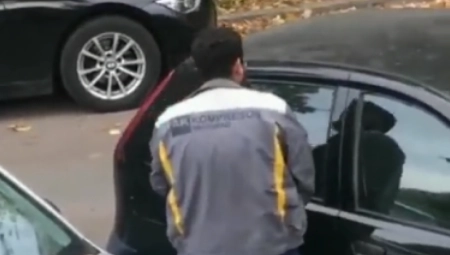 POJAVIO SE BOLESTAN SNIMAK NA MREŽAMA Manijak vreba devojke na Voždovcu i samozadovoljava se! (VIDEO)