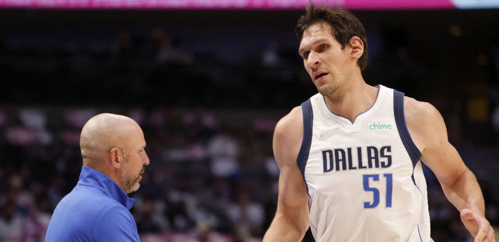 DAJTE OVOM ČOVEKU DA IGRA! Niko ne koristi bolje priliku od Bobija!