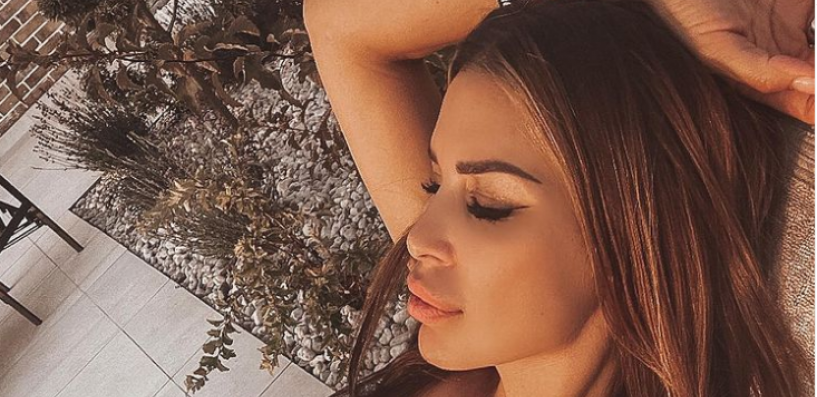 NEVEROVATNO LIČE! Ovo je majka bivše voditeljke, ima 58 godina i izgleda nestvarno dobro (FOTO)