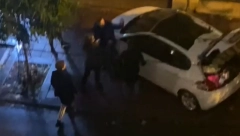 OZBILJNA TUČA U BEOGRADU Muškarci se zbog devojke napadali lopatama i elektrošokerom (VIDEO)
