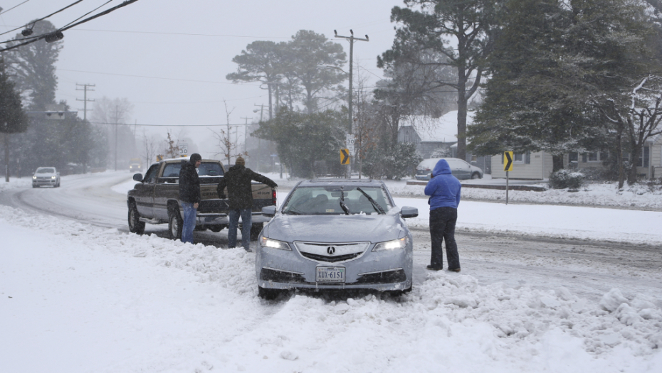 SNEG U SRBIJI NAPRAVIO HAOS Putevi zavejani, izdato upozorenje vozačima