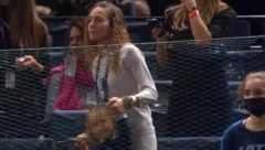 POTEZ JELENE I TARE ODUŠEVIO SVE Ovakvu podršku sa tribina Novak još nije imao