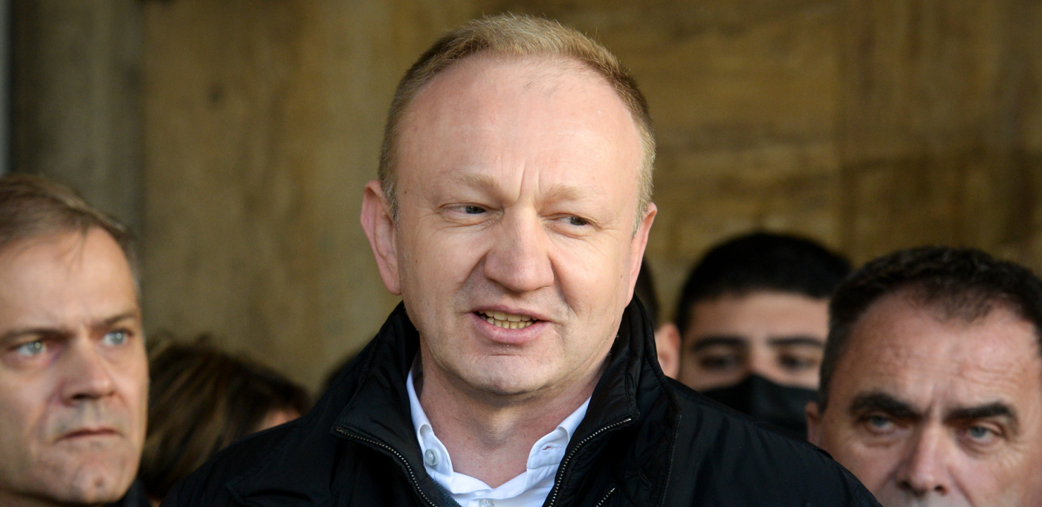 ĐILAS PONOSNO POKAZUJE VUČIĆU: Pogledaj kako je lepa zastava Hrvatske!