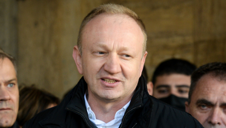 ĐILAS PONOSNO POKAZUJE VUČIĆU: Pogledaj kako je lepa zastava Hrvatske!