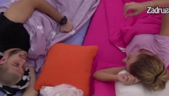 DA LI SU TO SEVNULE LJUBAVNE VARNICE? Dejan i Sandra se domunđavaju u krevetu, sve više mu prija njeno društvo!