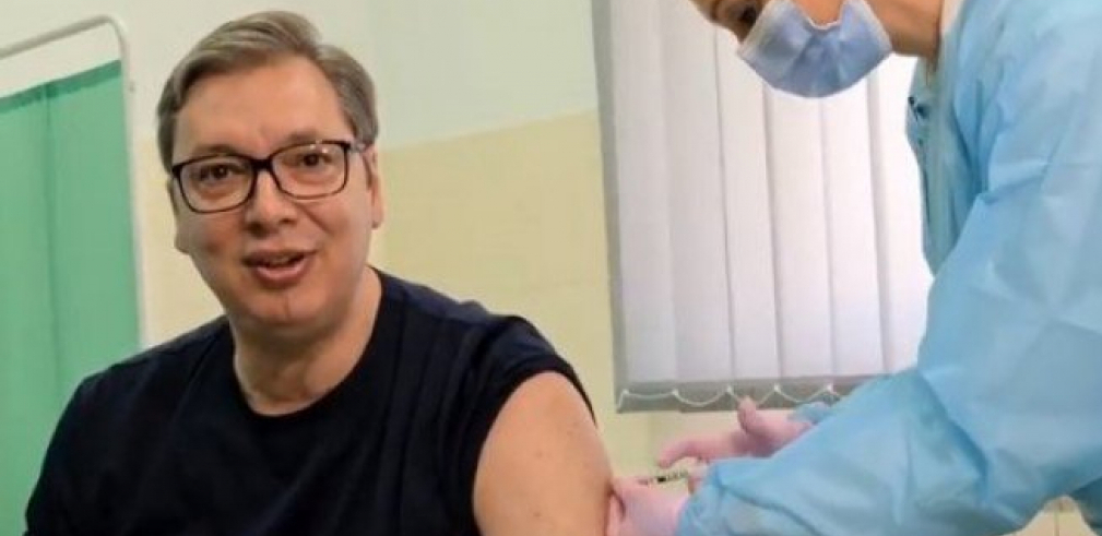 PREDSEDNIK SUTRA PRIMA TREĆU DOZU VAKCINE Vučić će se vakcinisati na Sajmu