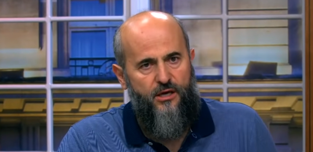 MUFTIJA BIO FATALAN ZA ŽENE Muamer Zukorlić imao dve supruge, gradom kružila priča o još jednoj, misterioznoj novinarki