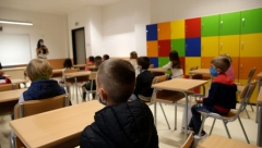 I OVE NEDELJE NASTAVA UŽIVO Đaci i dalje u školskim klupama