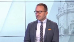 KAKVA ISPALA VODITELJA NEWSMAXA! Tri puta pokušao da iskamči odgovor od profesora Ranđelovića da će povećanje plata "pojesti" inflacija