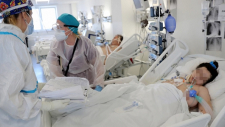 OVO JE NAJČUDNIJI SIMPTOM OMIKRONA Ljudi ga često zanemaruju, a on je prvi znak da ste zaraženi