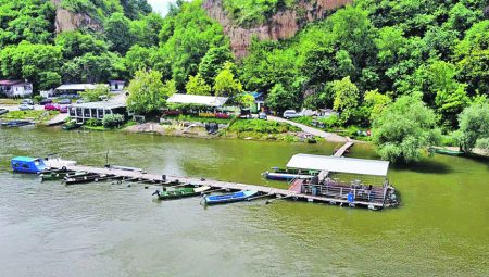 BATAJNICA NA LEPOM PLAVOM DUNAVU Od Zavetnog krsta, preko trim staze na obali i litice iz ledenog doba do vola na ražnju (FOTO)