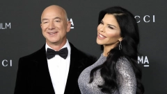 KAO SAV NORMALAN SVET Džef Bezos i na odmoru na jahti vrednoj pola milijarde dolara predano radi