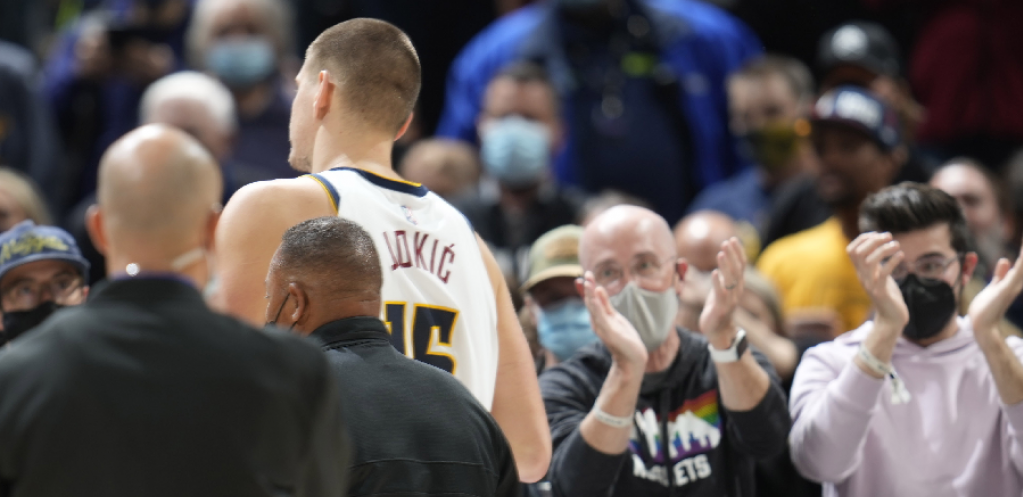 TOTALNA LUDNICA! Jokić pokrenuo lavinu, velika NBA zvezda htela da ga bije, svi pričaju o Nikolinoj braći!